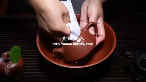 紫砂壶的茶垢怎样清理干净
