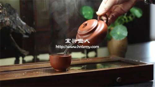 为什么用紫砂壶和盖碗泡茶的味道不同