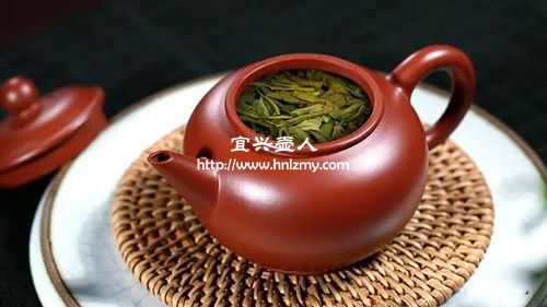泡绿茶通常会选择打开壶盖让热气散发出去