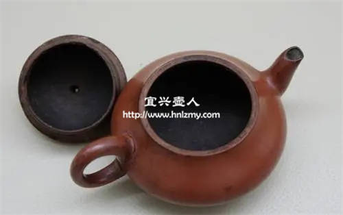 长时间使用造成紫砂壶内部大量黑色茶垢