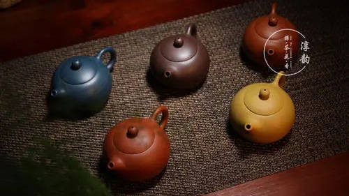 茶壶倒上热水有吸水性是化工壶吗